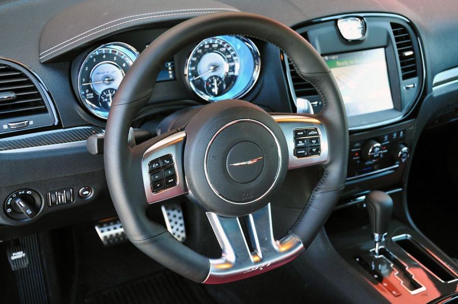  Chrysler 300C SRT8 2012 года  (фото 91 из 100)